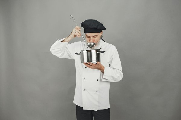 What kitchen tools are essential for prepping a Thanksgiving feast?